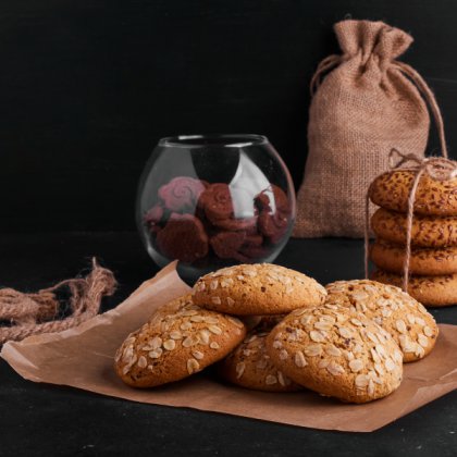 BISCUITS & COOKIES